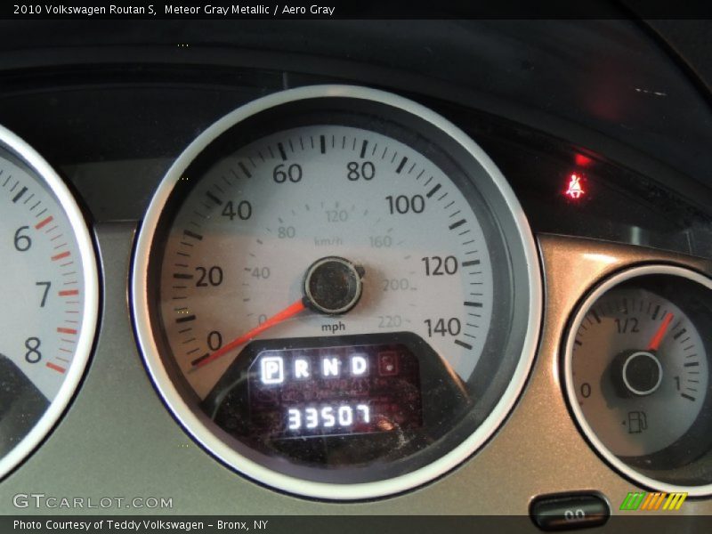 Meteor Gray Metallic / Aero Gray 2010 Volkswagen Routan S