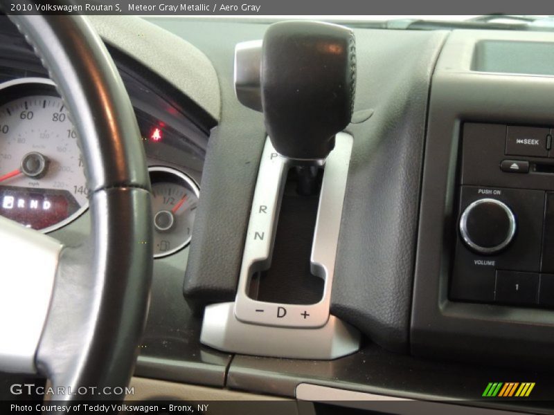 Meteor Gray Metallic / Aero Gray 2010 Volkswagen Routan S