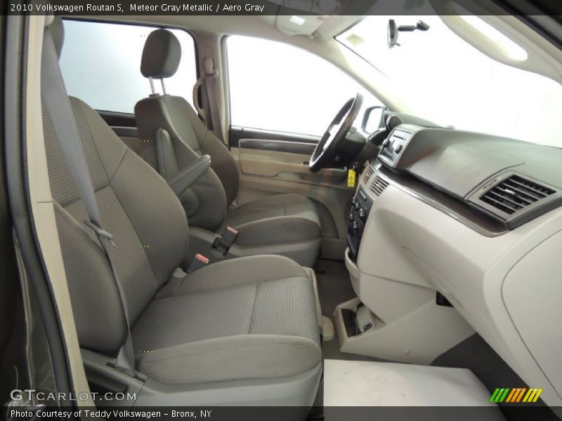 Meteor Gray Metallic / Aero Gray 2010 Volkswagen Routan S