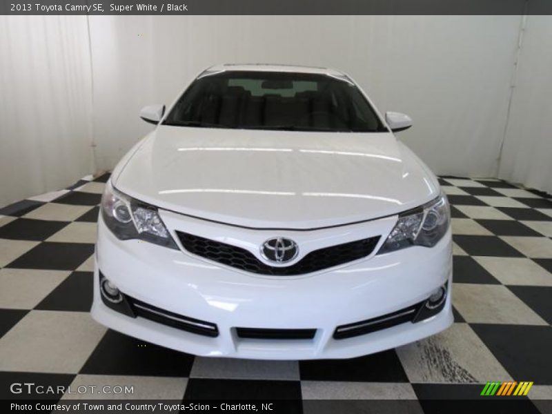 Super White / Black 2013 Toyota Camry SE