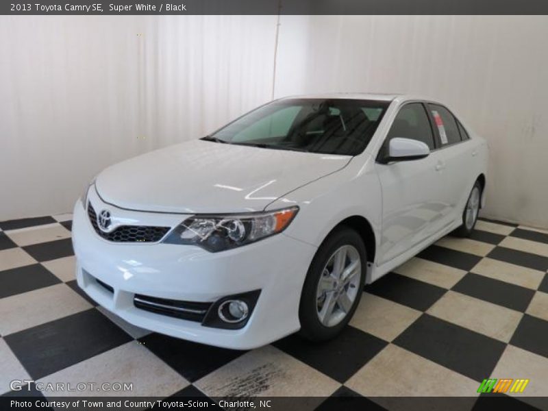 Super White / Black 2013 Toyota Camry SE