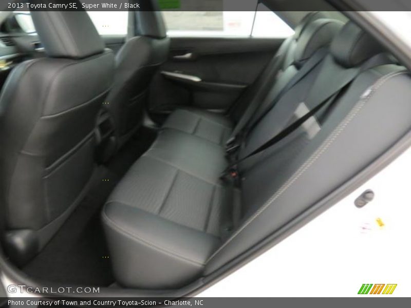 Super White / Black 2013 Toyota Camry SE