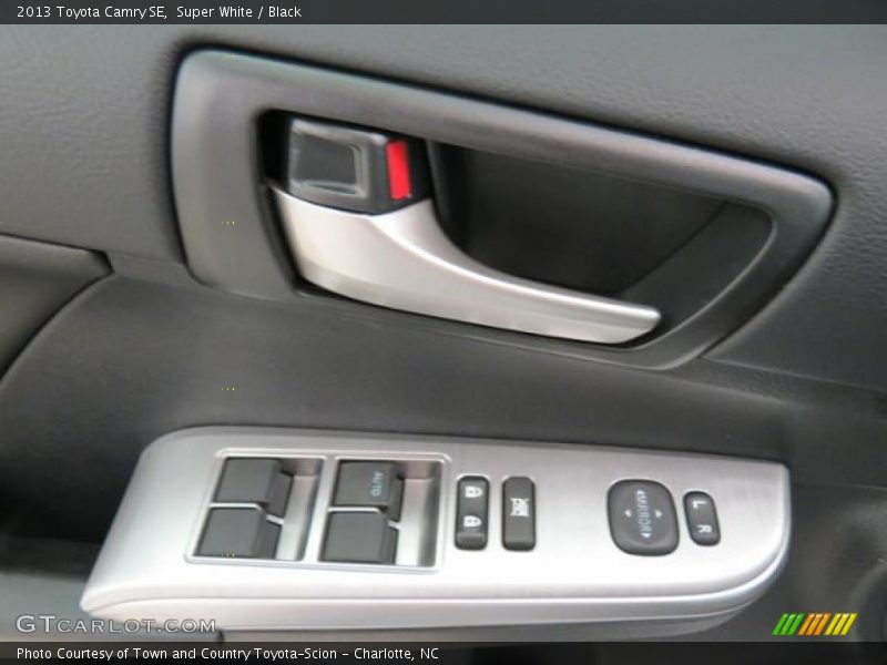 Super White / Black 2013 Toyota Camry SE