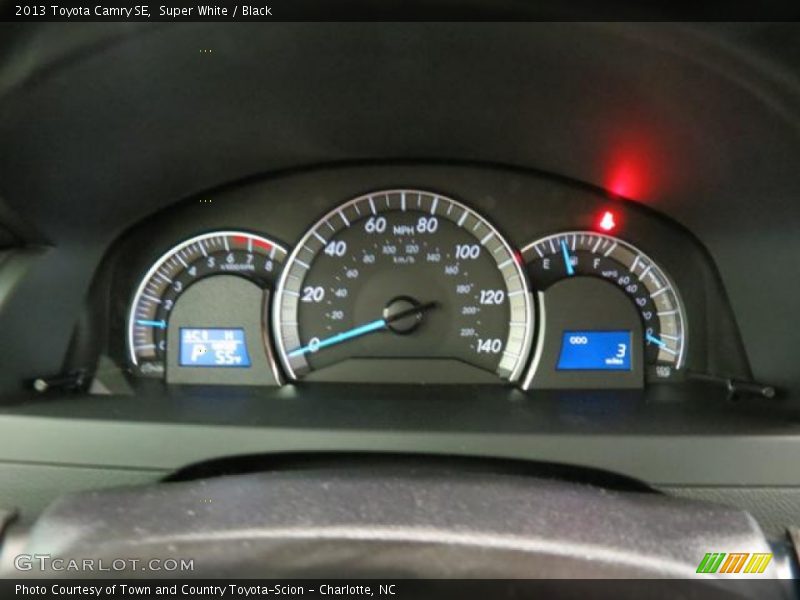 Super White / Black 2013 Toyota Camry SE