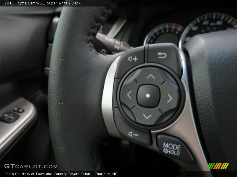 Super White / Black 2013 Toyota Camry SE