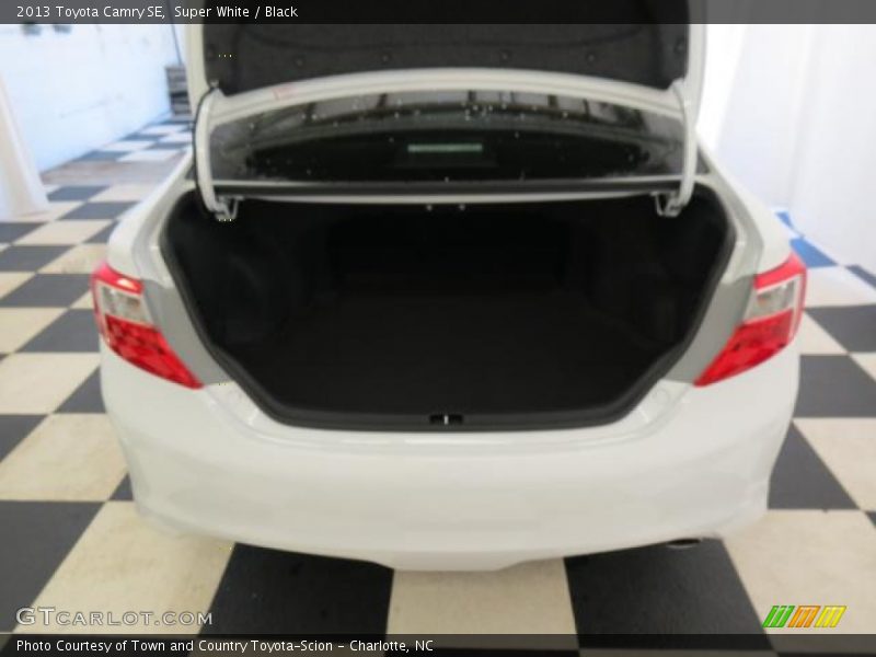 Super White / Black 2013 Toyota Camry SE
