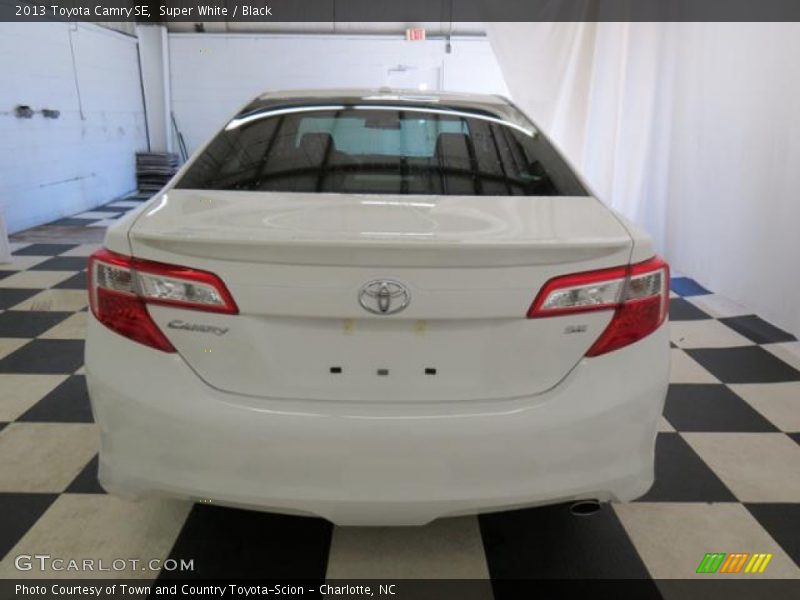 Super White / Black 2013 Toyota Camry SE