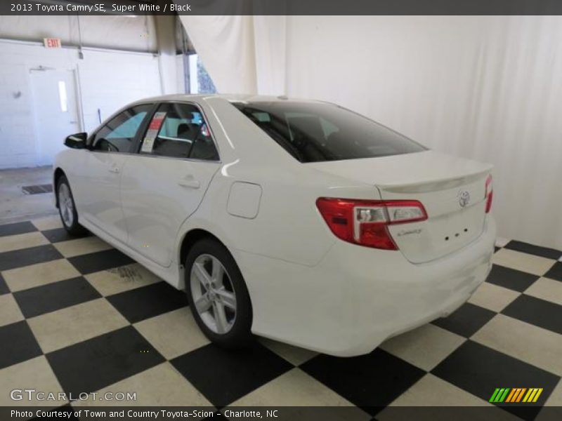 Super White / Black 2013 Toyota Camry SE