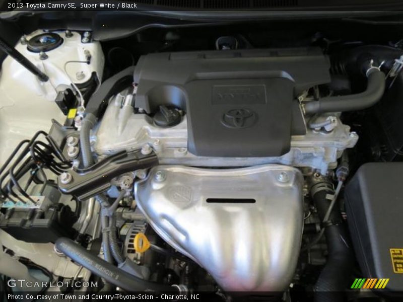 Super White / Black 2013 Toyota Camry SE