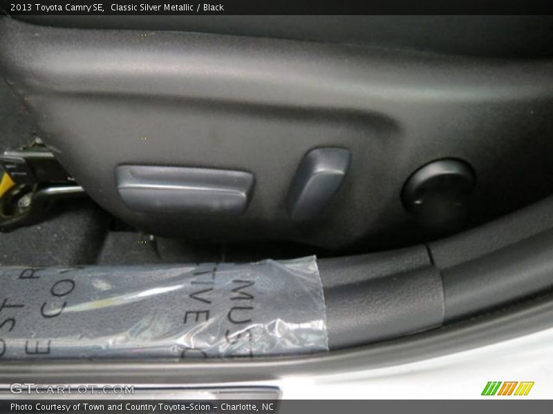 Classic Silver Metallic / Black 2013 Toyota Camry SE