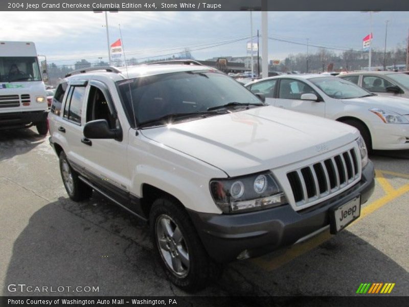 Front 3/4 View of 2004 Grand Cherokee Columbia Edition 4x4