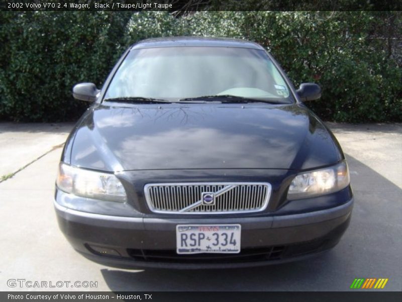 Black / Taupe/Light Taupe 2002 Volvo V70 2.4 Wagon