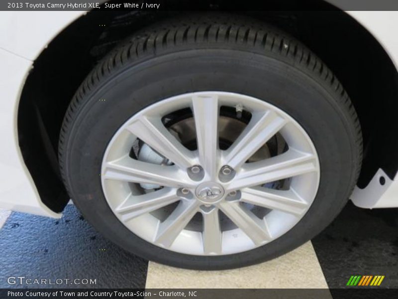 Super White / Ivory 2013 Toyota Camry Hybrid XLE
