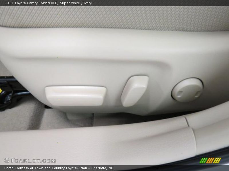Super White / Ivory 2013 Toyota Camry Hybrid XLE