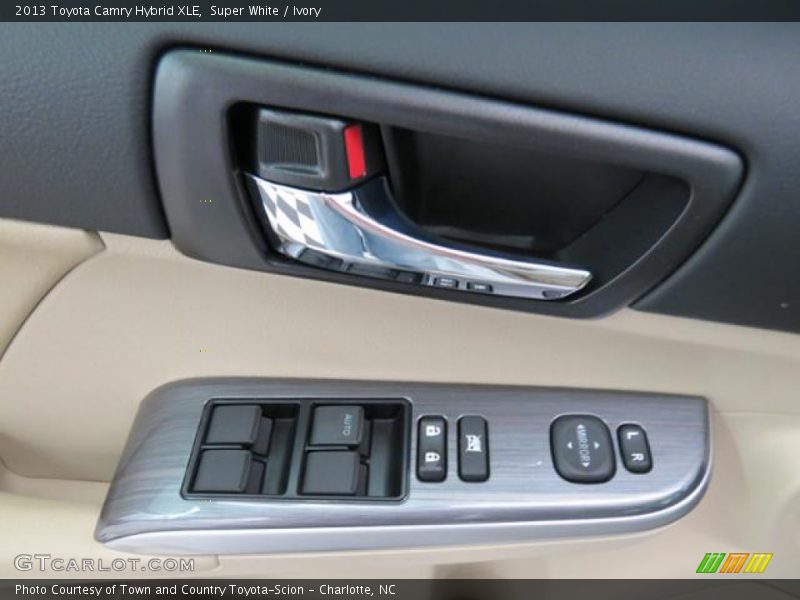 Super White / Ivory 2013 Toyota Camry Hybrid XLE