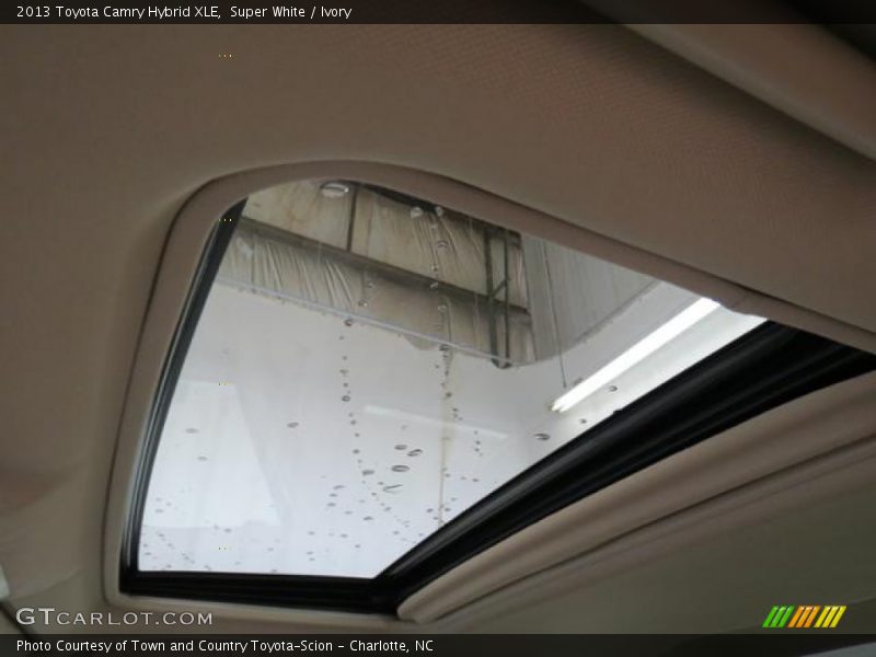 Super White / Ivory 2013 Toyota Camry Hybrid XLE