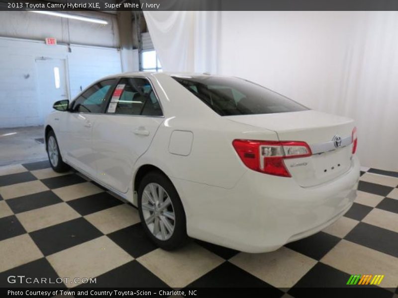 Super White / Ivory 2013 Toyota Camry Hybrid XLE