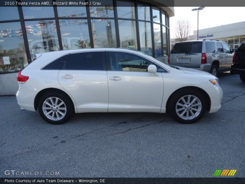Blizzard White Pearl / Gray 2010 Toyota Venza AWD