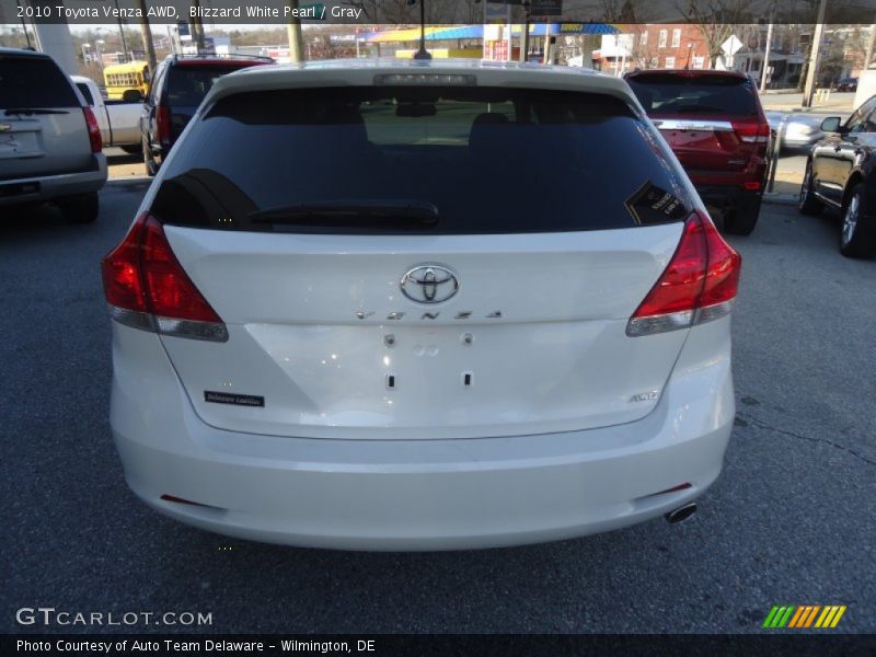 Blizzard White Pearl / Gray 2010 Toyota Venza AWD