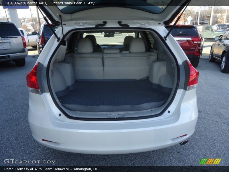 Blizzard White Pearl / Gray 2010 Toyota Venza AWD