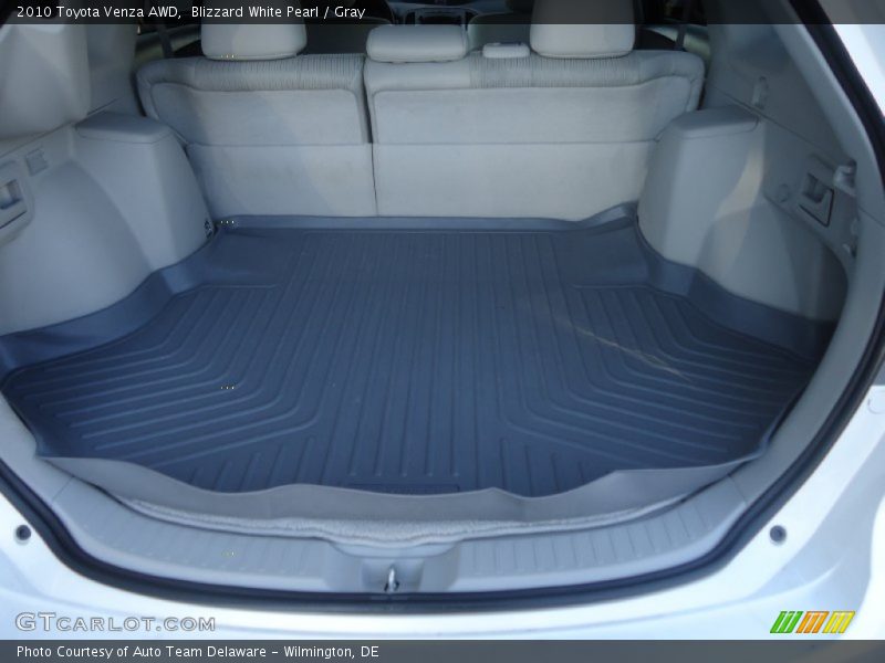 Blizzard White Pearl / Gray 2010 Toyota Venza AWD