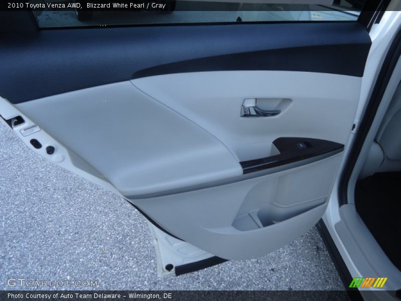 Blizzard White Pearl / Gray 2010 Toyota Venza AWD