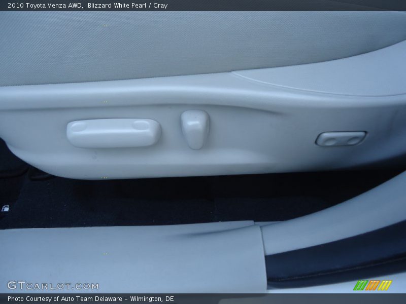 Blizzard White Pearl / Gray 2010 Toyota Venza AWD