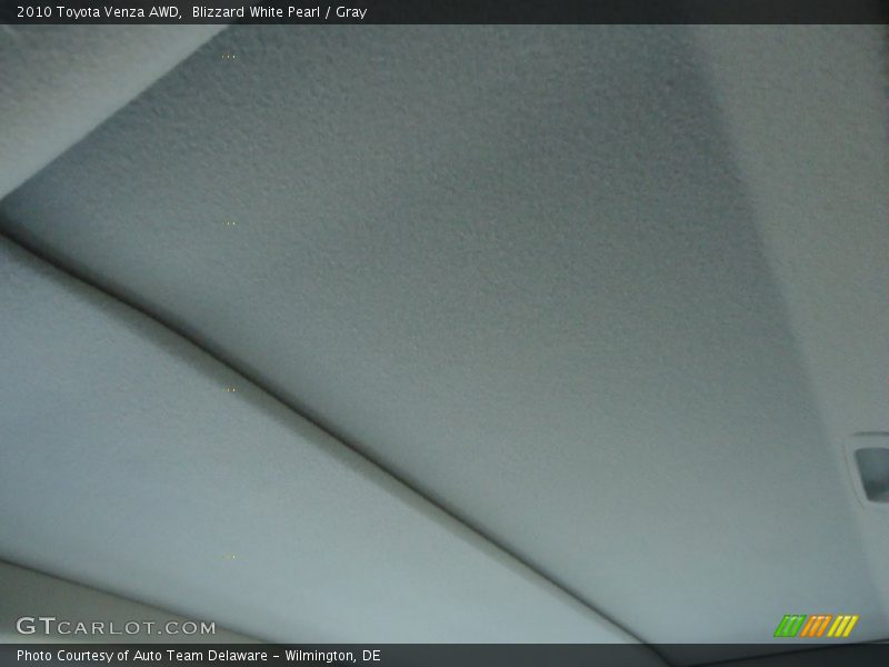 Blizzard White Pearl / Gray 2010 Toyota Venza AWD