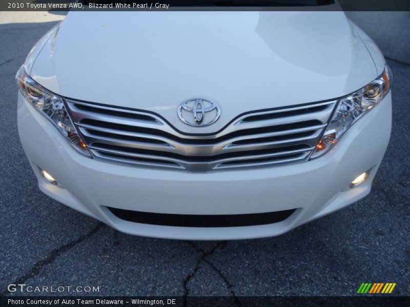 Blizzard White Pearl / Gray 2010 Toyota Venza AWD