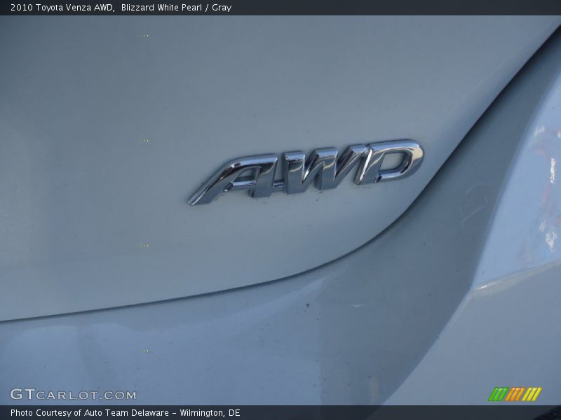Blizzard White Pearl / Gray 2010 Toyota Venza AWD