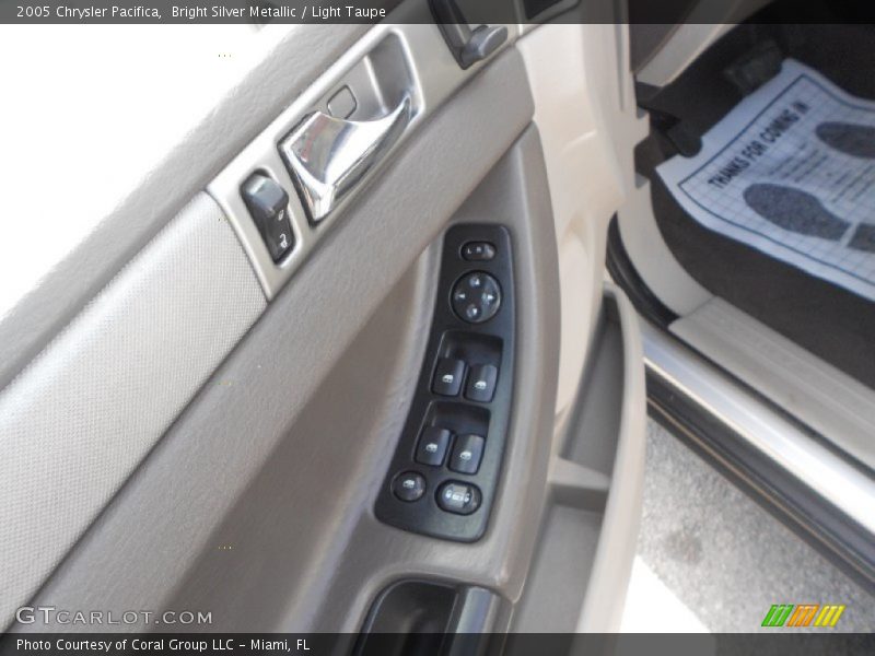 Bright Silver Metallic / Light Taupe 2005 Chrysler Pacifica