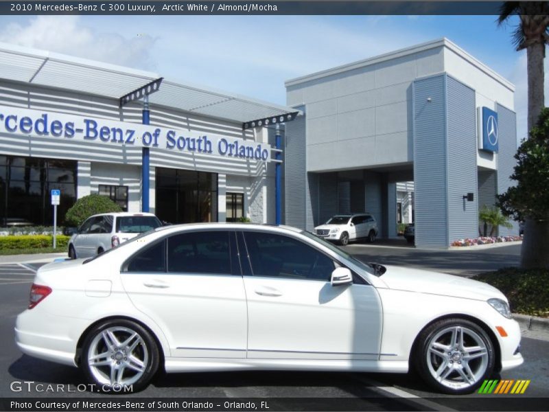 Arctic White / Almond/Mocha 2010 Mercedes-Benz C 300 Luxury