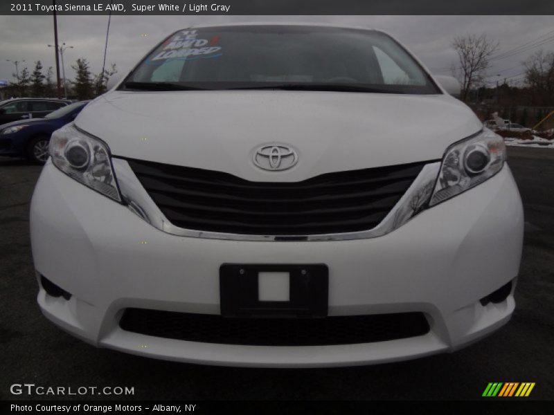 Super White / Light Gray 2011 Toyota Sienna LE AWD