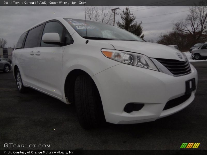 Super White / Light Gray 2011 Toyota Sienna LE AWD