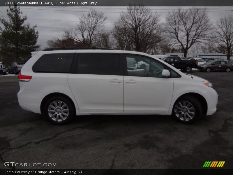 Super White / Light Gray 2011 Toyota Sienna LE AWD