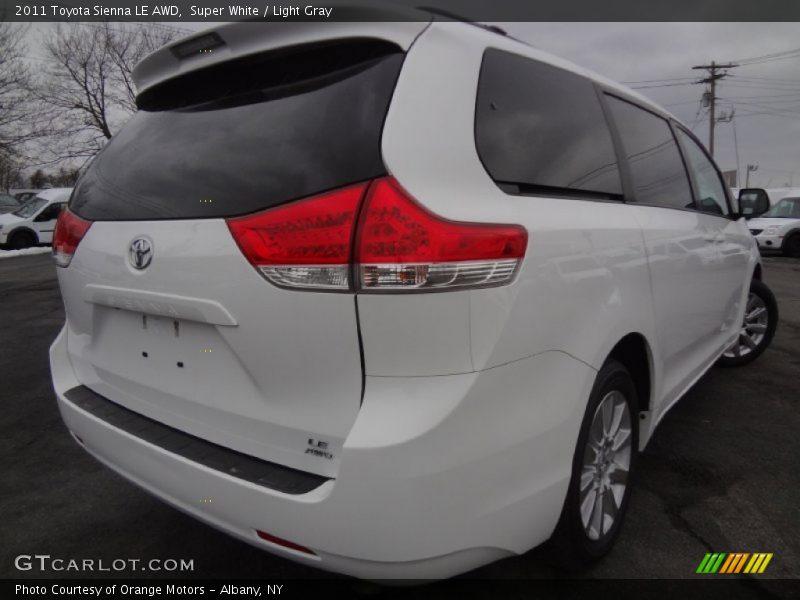 Super White / Light Gray 2011 Toyota Sienna LE AWD