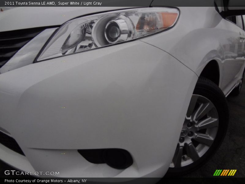 Super White / Light Gray 2011 Toyota Sienna LE AWD