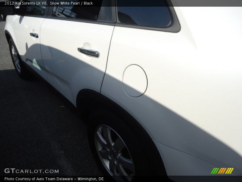 Snow White Pearl / Black 2012 Kia Sorento LX V6