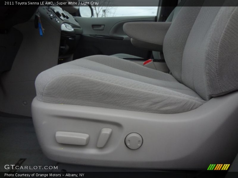 Super White / Light Gray 2011 Toyota Sienna LE AWD