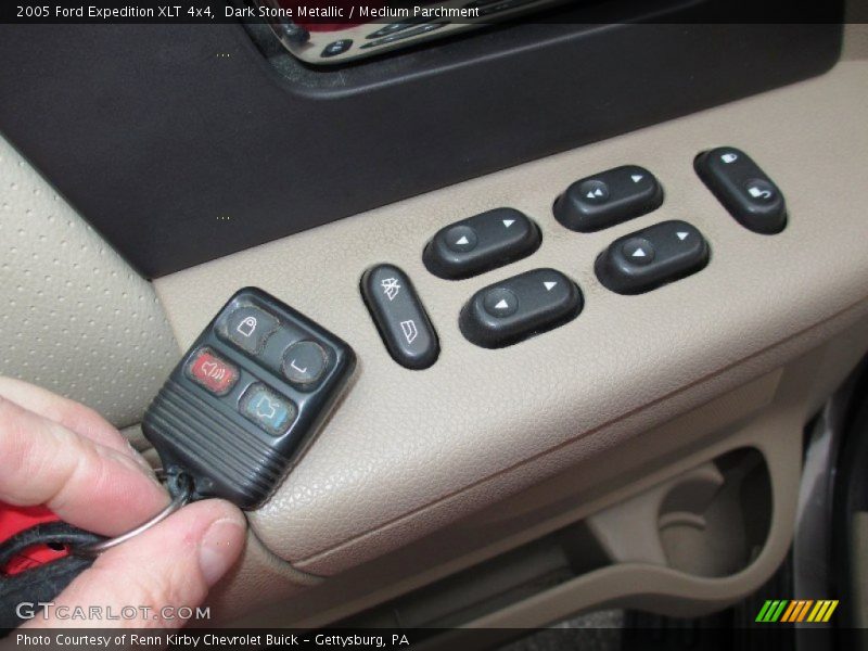 Dark Stone Metallic / Medium Parchment 2005 Ford Expedition XLT 4x4