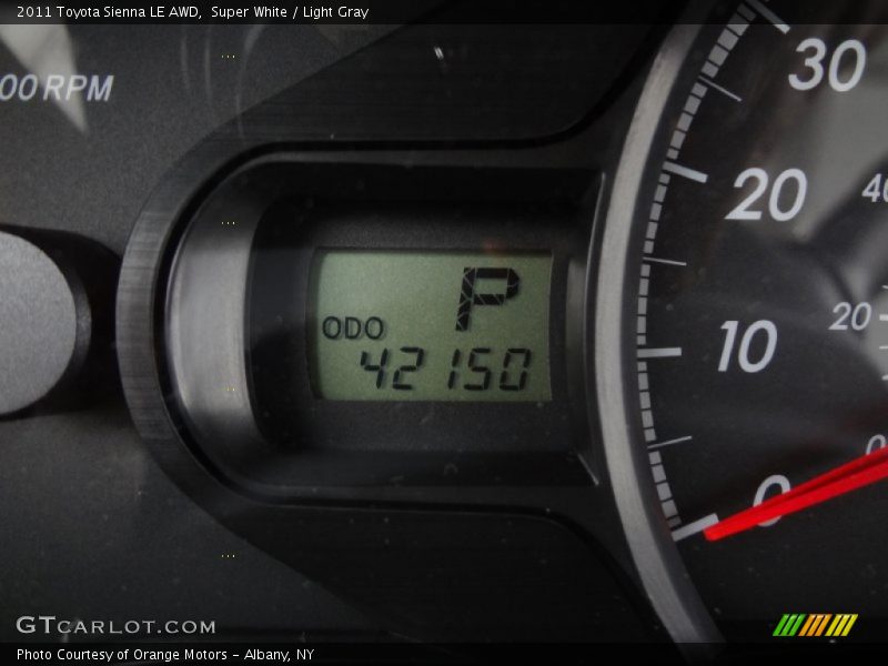 Super White / Light Gray 2011 Toyota Sienna LE AWD