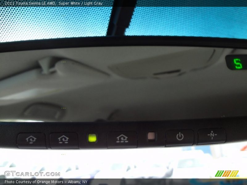Super White / Light Gray 2011 Toyota Sienna LE AWD