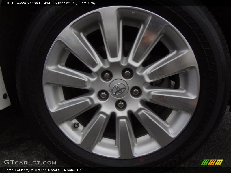 Super White / Light Gray 2011 Toyota Sienna LE AWD