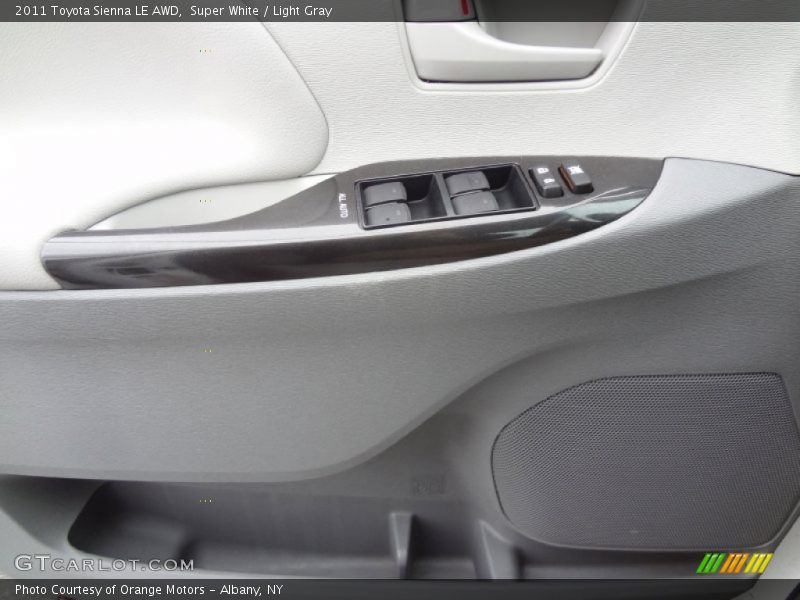 Super White / Light Gray 2011 Toyota Sienna LE AWD
