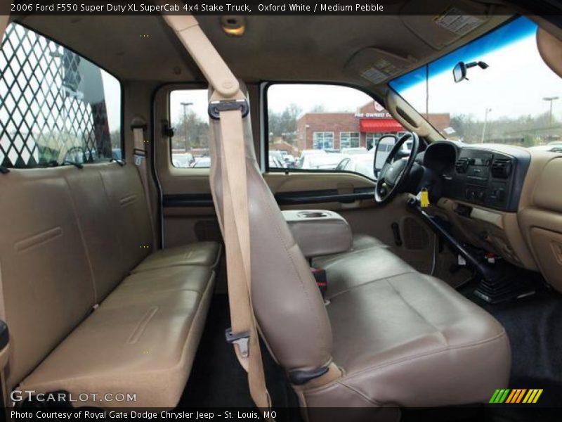  2006 F550 Super Duty XL SuperCab 4x4 Stake Truck Medium Pebble Interior