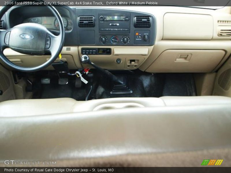 Dashboard of 2006 F550 Super Duty XL SuperCab 4x4 Stake Truck