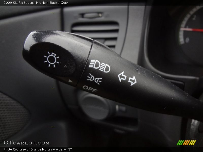 Controls of 2009 Rio Sedan