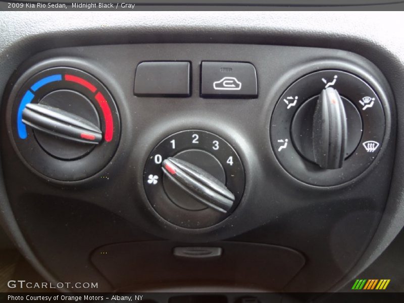 Controls of 2009 Rio Sedan