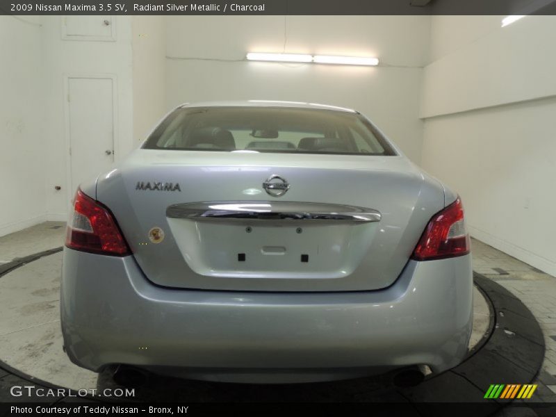 Radiant Silver Metallic / Charcoal 2009 Nissan Maxima 3.5 SV