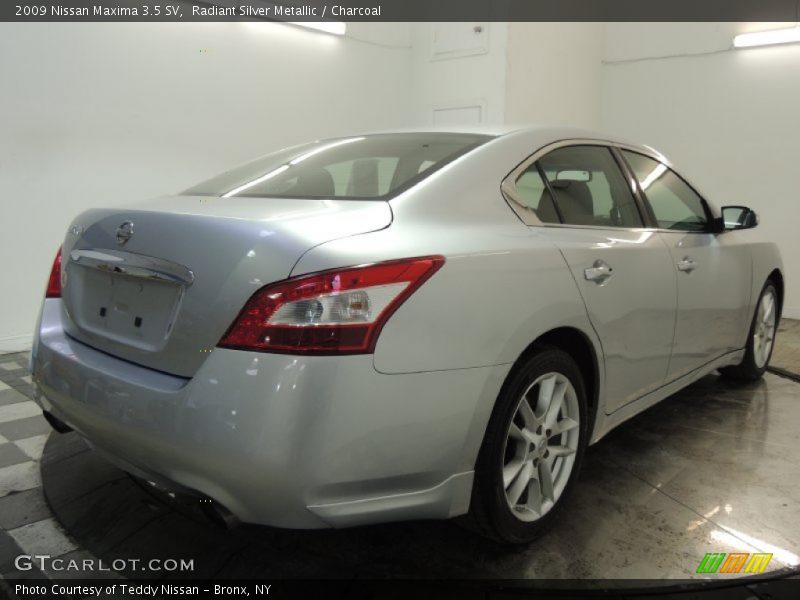 Radiant Silver Metallic / Charcoal 2009 Nissan Maxima 3.5 SV